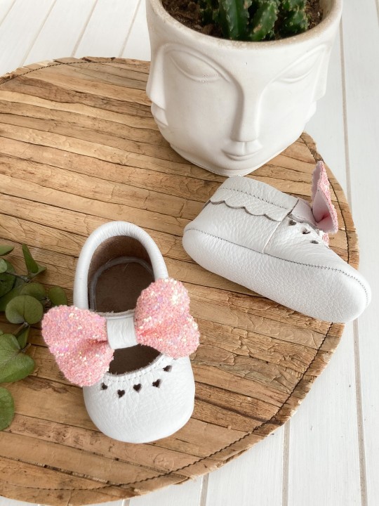 Pembe Taşlı Shine Serisi Beyaz Bebek Makosen Ayakkabısı